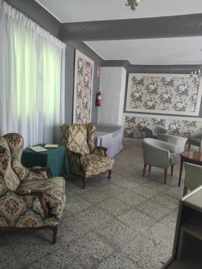Hostal Restaurante Bar Cafeteria La Melchora 波萨达斯 外观 照片